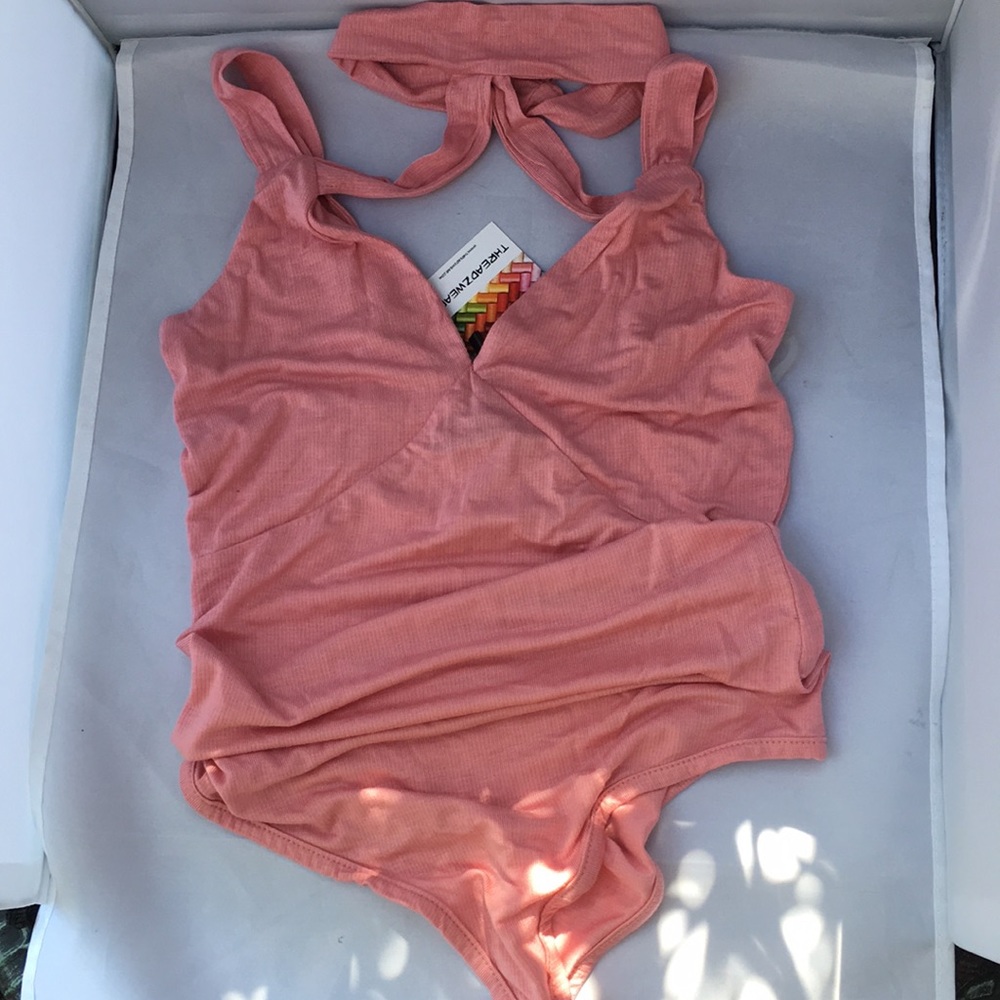 💕HP💕New! Crisscross Yoke Bodysuit - Picture 3 of 12